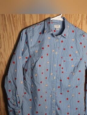 J. Crew Factory Cotton Poplin Shirt In Signature Fit Apple Print size Small